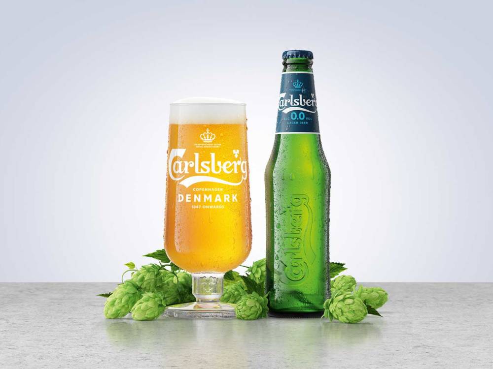 Perfekt zum Anstoßen: Carlsberg 0.0 Lager / ©Carlsberg