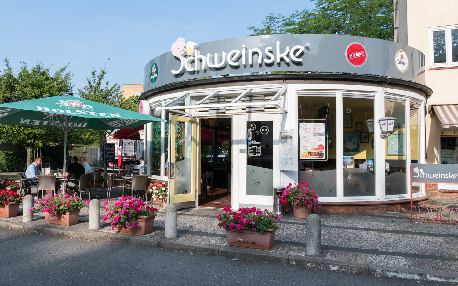 Auch draußen gemütlich: das Schweinske in Langenhorn / ©Schweinske Franchise GmbH