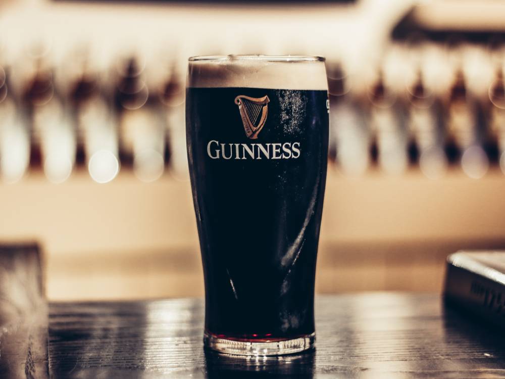 Ein Muss im Shamrock: Guinness Bier / ©Unsplash/Erik Jacobson