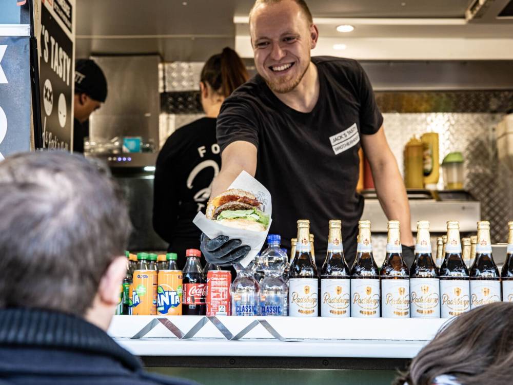 Foodtrucks soweit das Auge reicht: Die GENUSSREISE Messe bietet internationale Küche für jeden Geschmack  / © Messe Stuttgart