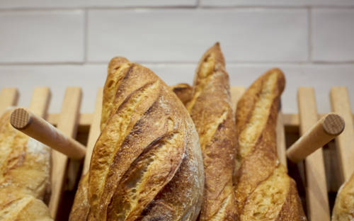 Bei der Bäckerei Backecht gibt’s eine große Auswahl selbst gemachter Brote / ©Marc Sill