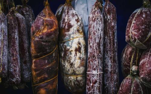 Die Feinschmecker bieten Fleisch ohne Massentierhaltung und einen wechselnden Mittagstisch / ©Unsplash/Edi Libedinsky