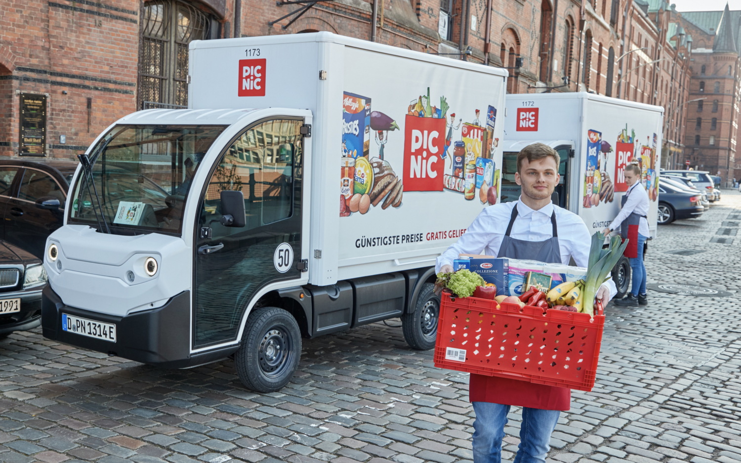 Picnic liefert Supermarktprodukte mit kleinen Elektrofahrzeugen in einigen Hamburger Stadtteilen aus / ©picnic/Chantal Geist