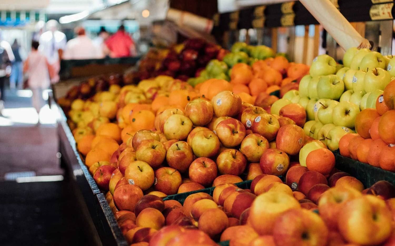 Der Wochenmarkt am Schlump liegt direkt an der gleichnamigen U-Bahn-Station / ©Unsplash/Kimberly Fowler