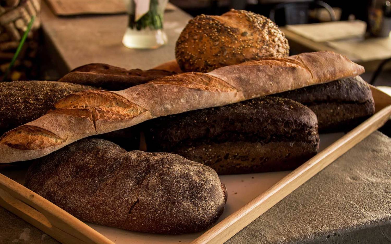 Lange Back-Tradition: Die Stadtbäckerei Schacht aus Ahrensburg besteht schon seit 1878 / ©Unsplash/Helen Ast