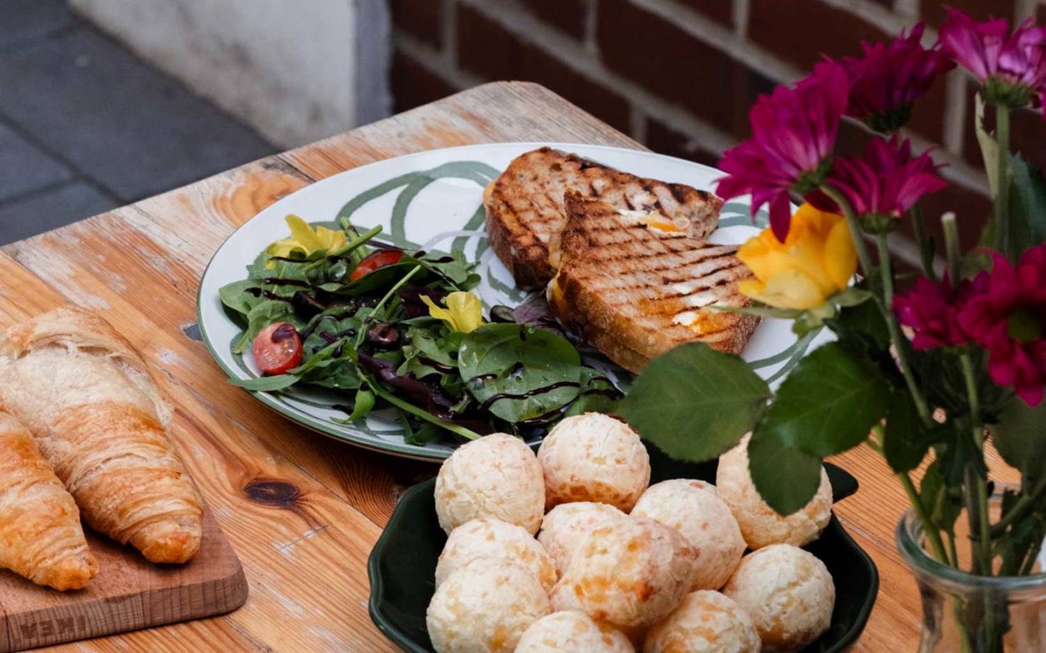 Das Maria Café in Altona lockt mit allerlei hausgemachtem Gebäck / ©zweiundfuenfzig.einhalb