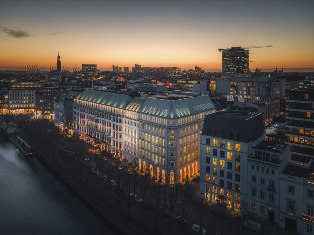 Imposantes Grandhotel: Das Hotel Vier Jahreszeiten an der Alster / ©Matthias Plander