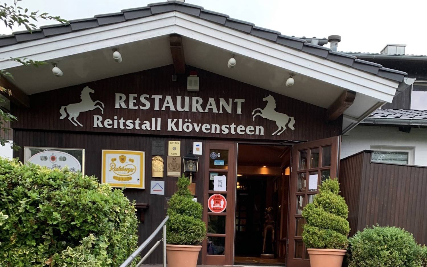 49 Jahre lang prägte Heinz Peter Gnewuch das Restaurant Reitstall Klövensteen kulinarisch / ©Genuss-Guide Hamburg