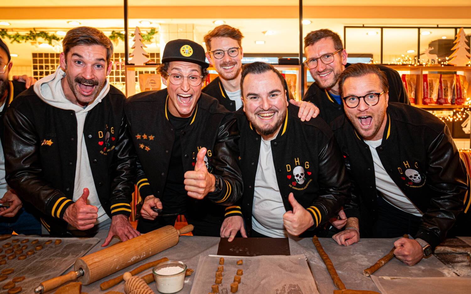 Die Hamburger Goldkehlchen haben am 29. November für den guten Zweck gebacken / ©Alex Kolbe/Braaker Mühle Brot- und Backwaren GmbH