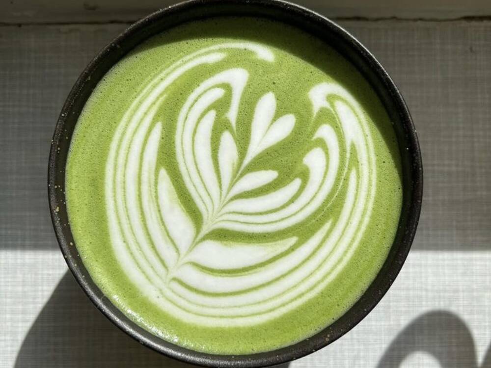 Das Lowinky’s ist die erste Anlaufstelle für Matcha in Hamburg / © Hillel Lowinsky