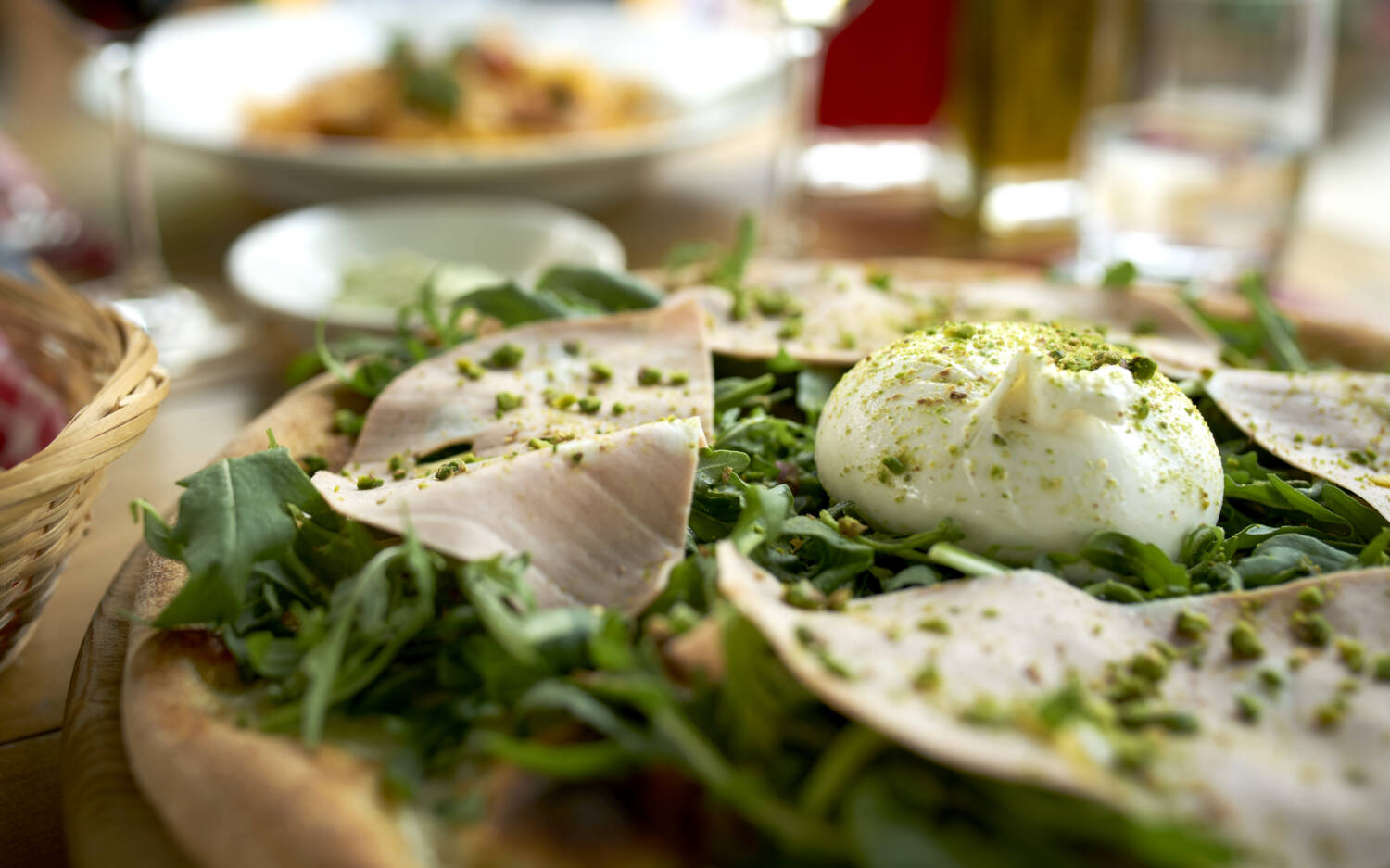 Pizza mit frischer Burrata im Al Volo in Hoheluft / ©Marc Sill