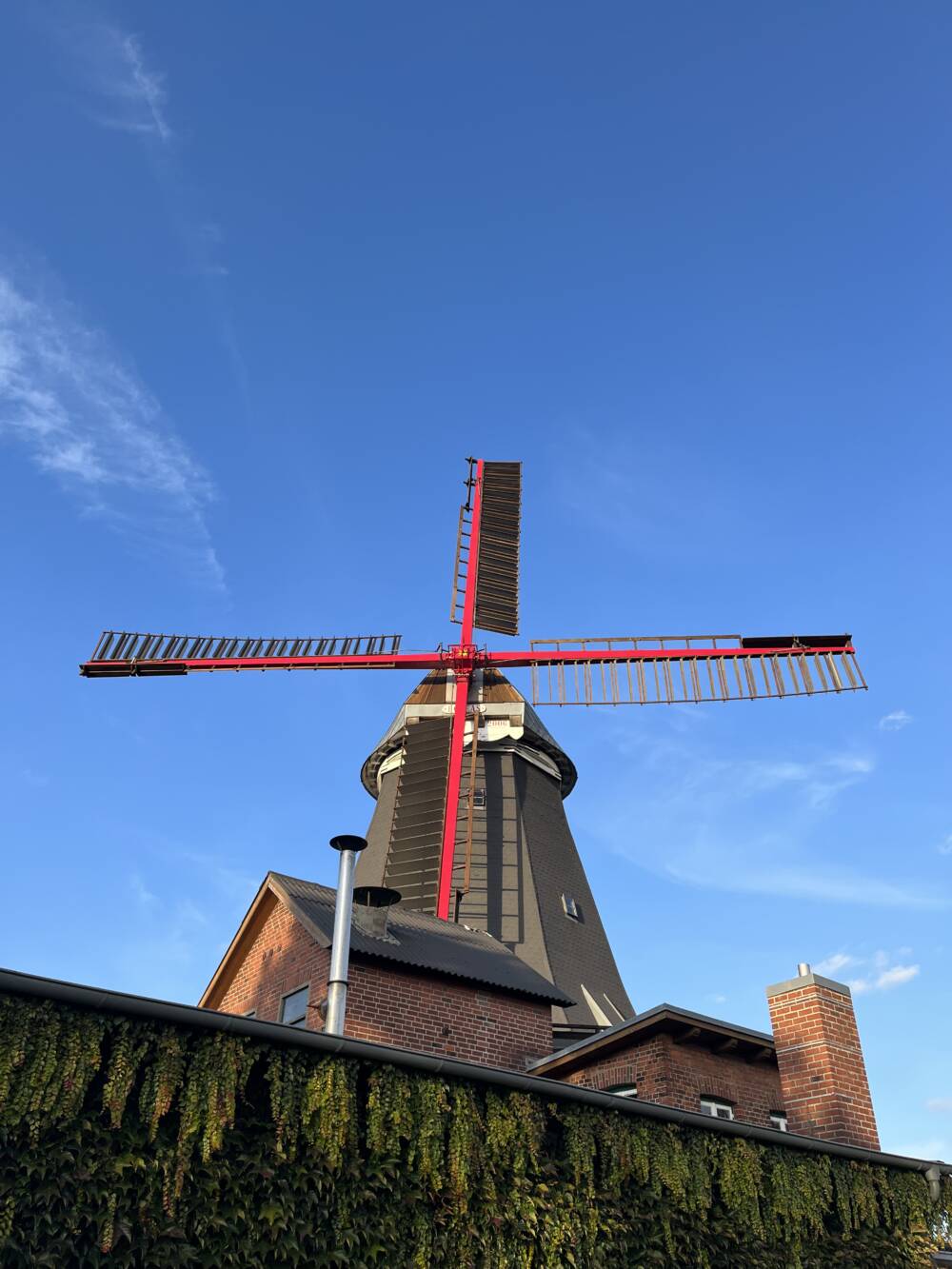 Die Riepenburger Mühle weist den Weg zum Café Molina in Kirchwerder / ©Café Molina