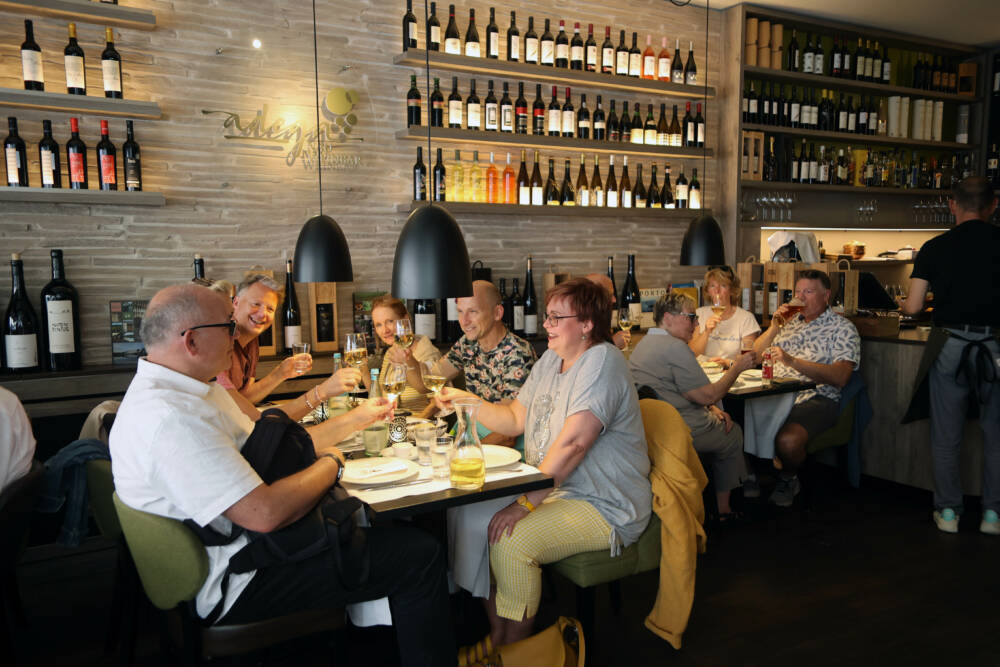 Einkehr ins Restaurant: Bei der Sonntagsbraten-Tour wird den Gästen ein Drei-GängeMenü serviert / ©Melanie Dreysse