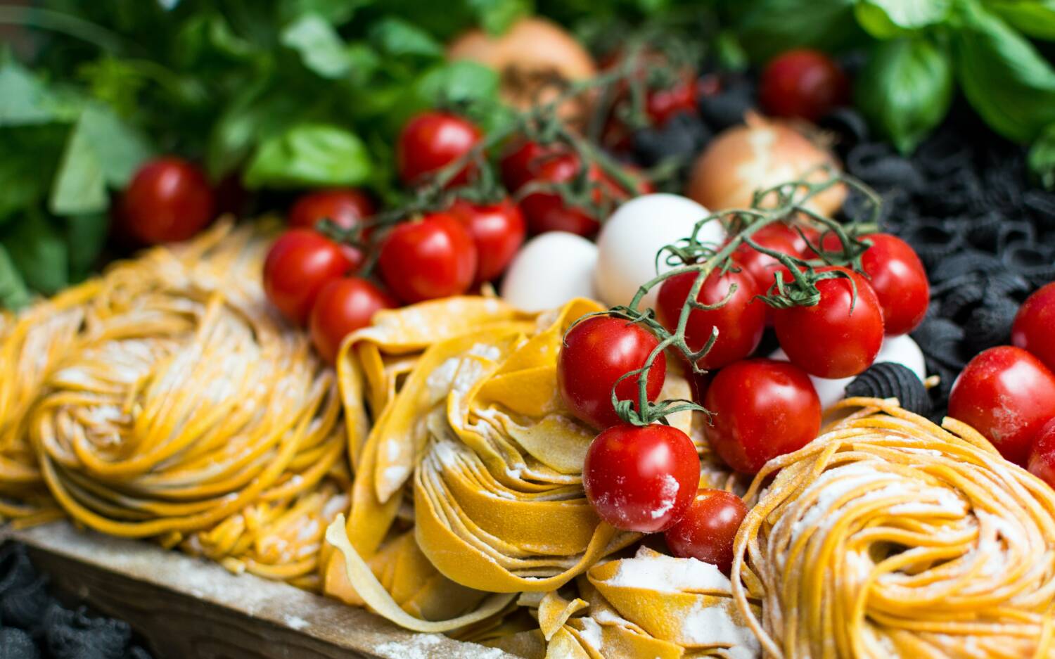 Frische Pasta, Pizza und Salate im Farina di Nonna in St. Georg / ©Unsplash/ Jakub Kapusnak