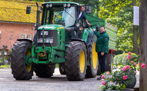 Trecker voraus: Auf dem Cassenshof wird die Familientradition gepflegt / ©Cassenshof