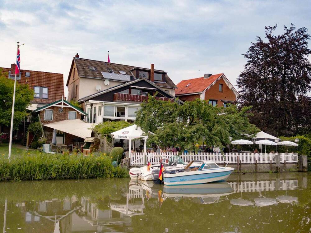 Das Gasthaus zur Post ist ein beliebtes Restaurant in Cranz / ©Andrea Heihnsohn Photographie