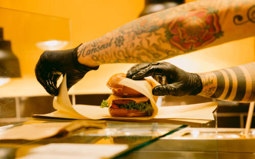 Die Burgerkette mit dem Ziel, Veganismus gesellschaftlich zu etablieren: Vincent Vegan / © Vincent Vegan