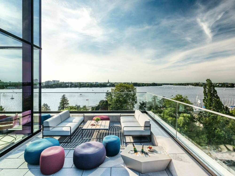 Die Dachterrasse in Hamburgs Heritage Bar bietet den perfekten Blick auf die Stadt / ©Le Méridien