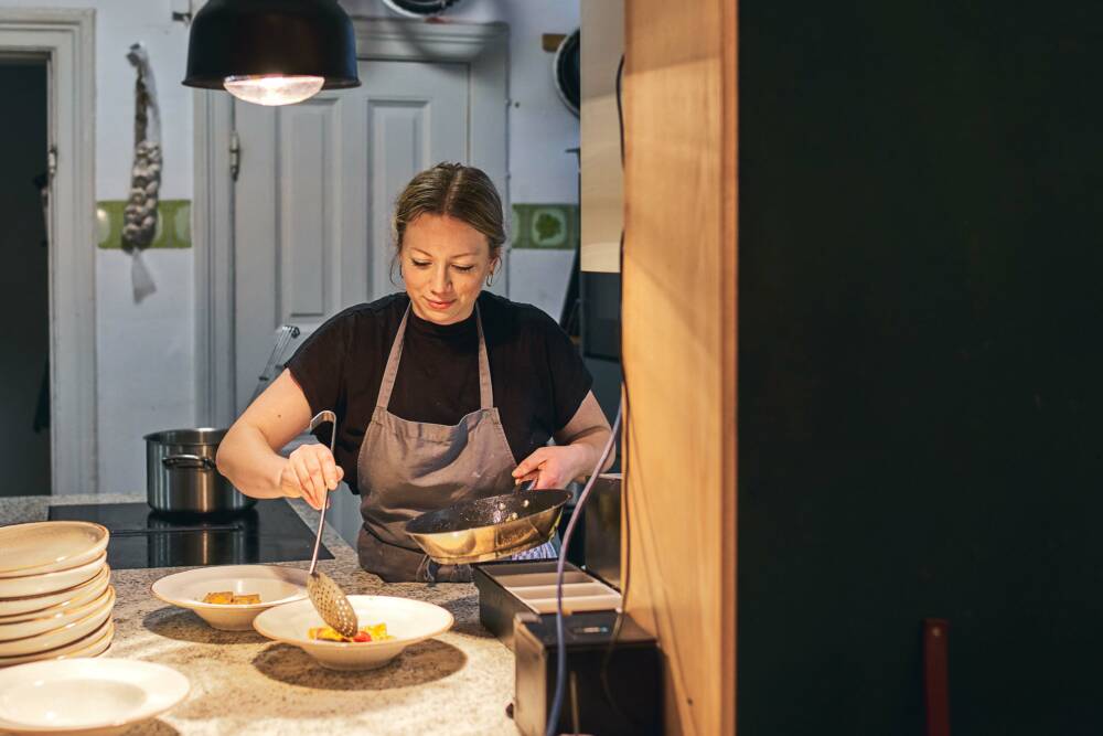 In der Weidenkantine von Zora Klipp wird mittags lecker aufgetischt / ©Marc Sill