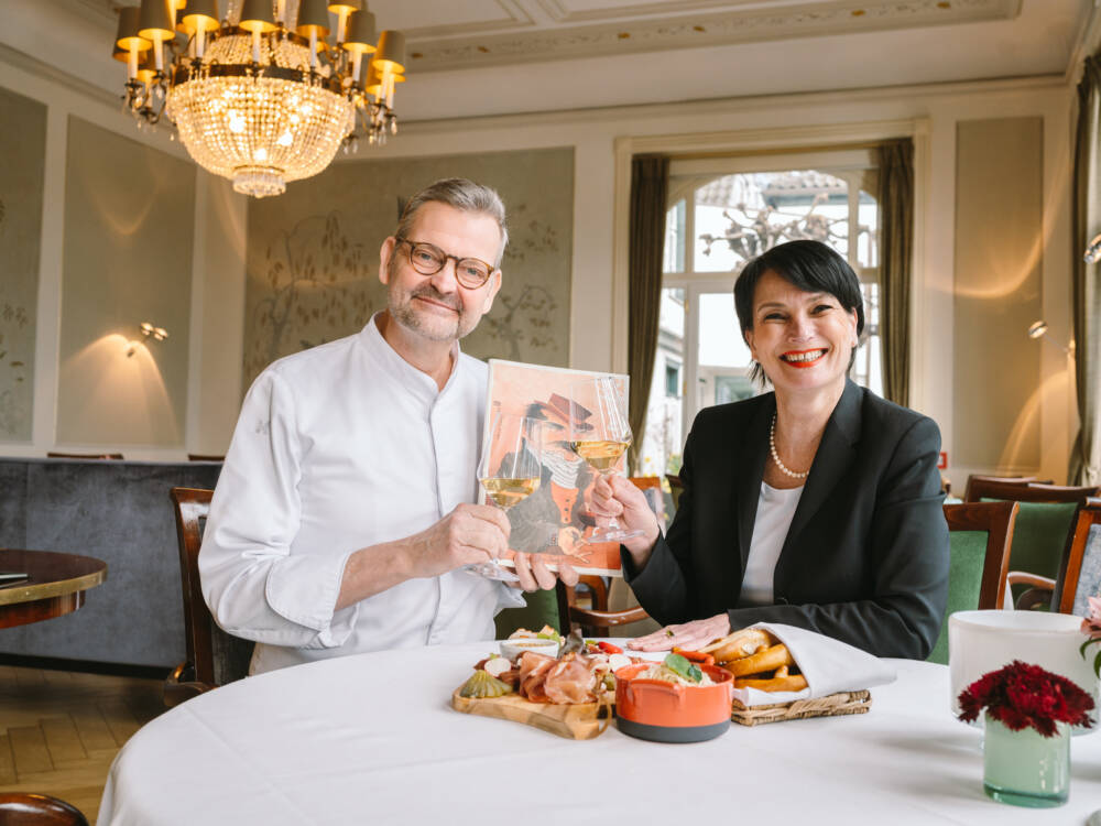 Judith Fuchs-Eckhoff und Thomas Martin freuen sich auf die Wiedereröffnung der Weinwirtschaft Kleines Jacob / ©DSR Hotel Holding