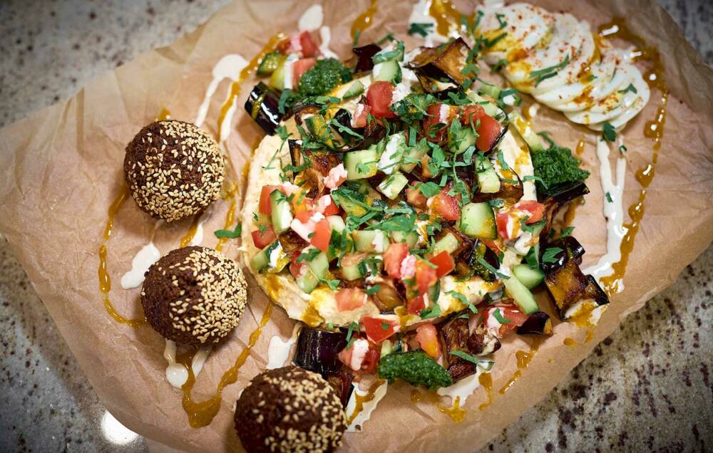 Neben Falafel und Hummus gibt es im Mirou noch mehr israelische Leckerbissen / ©Marc Sill