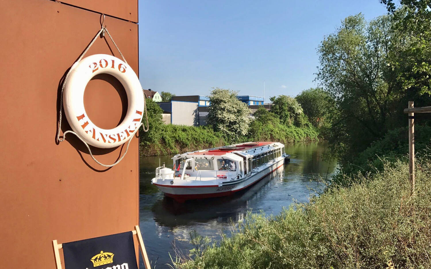 Das Restaurant Hansekai in Wilhelmsburg liegt idyllisch am Kanal / ©Hansekai