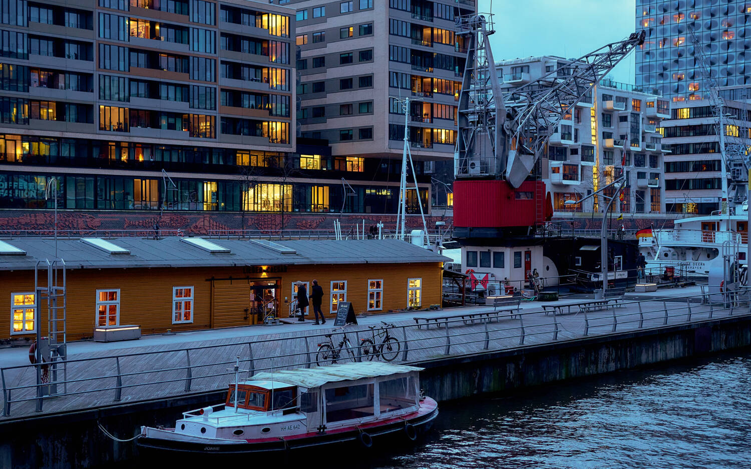 Nicht nur am, sondern auf dem Wasser gebaut: Wild Scandinavian Cooking / ©Marc Sill