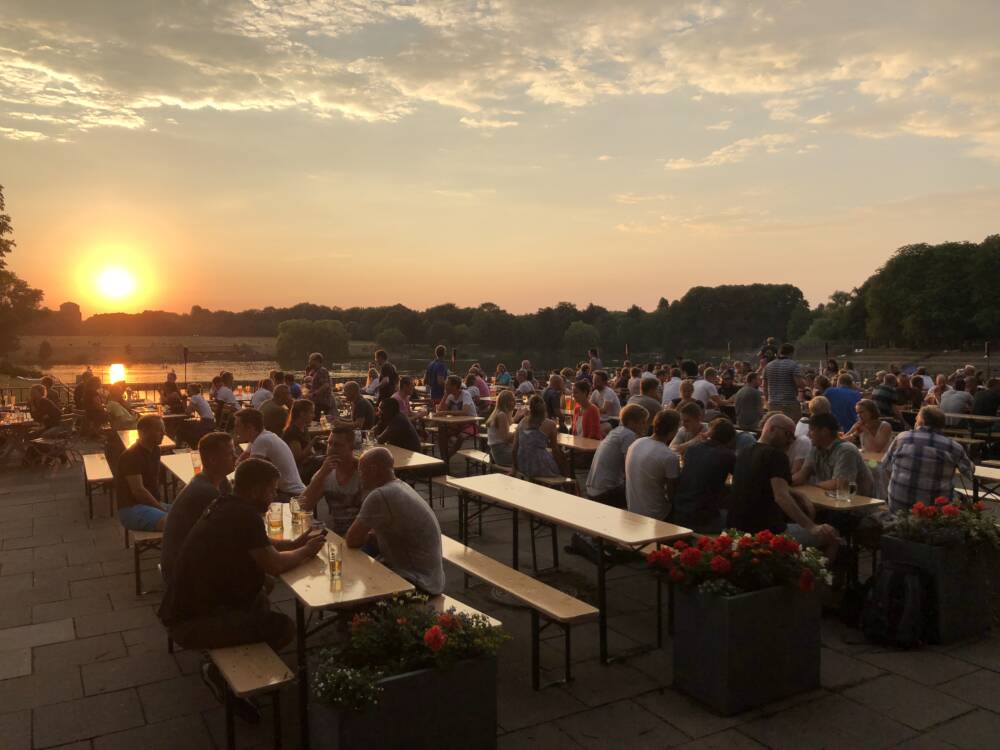 Sierichs Biergarten ist der perfekte Spot für den Sonnenuntergang / ©Sierichs Biergarten