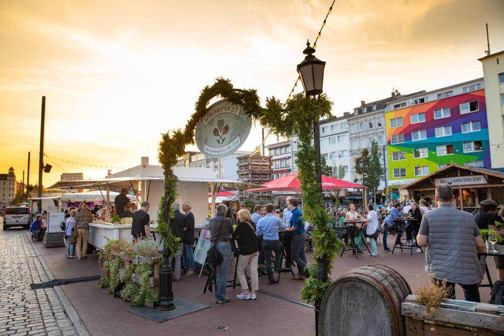 Alle Weintrinkerinnen und -trinker sind beim Winzerfest auf St. Pauli gut aufgehoben / ©Marius Rooer