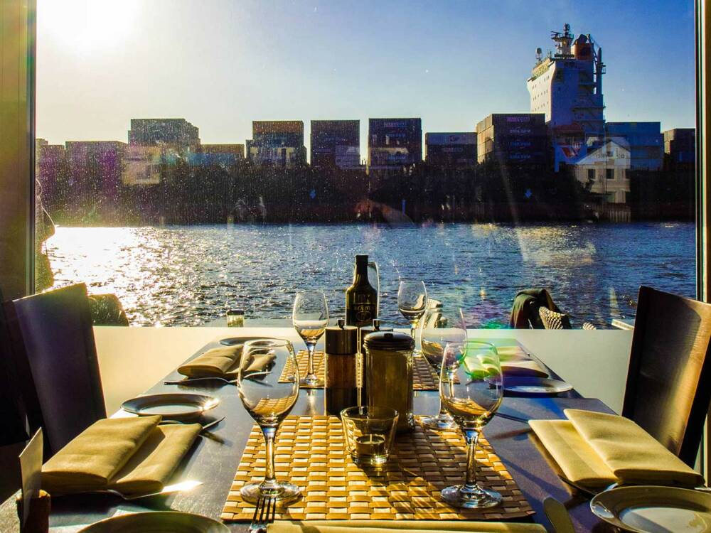 Das Restaurant Fischclub  Blankenese lockt mit herrlichem Ausblick auf die Elbe / ©Fischclub Blankenese