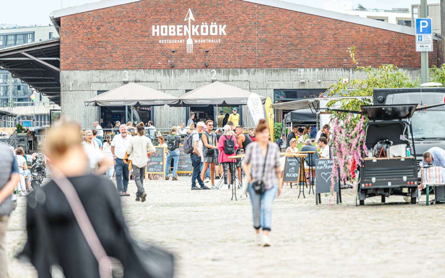 Vor der Gleishalle ist noch mehr Platz für die Ausstellerinnen und Aussteller / ©Brandmeister Photography