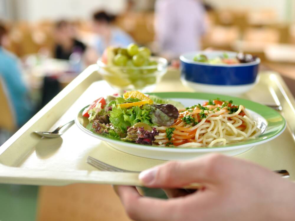 Das Essen in Hamburger Mensen und Kantinen soll gesünder werden / ©Gerhard Seybert / Adobestock