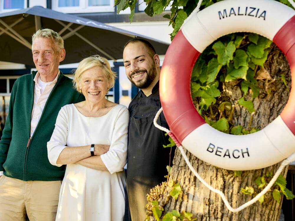 Das Team des Malizia Beach in Blankenese - Immer ein Lächeln auf den Lippen / ©Marc Sill