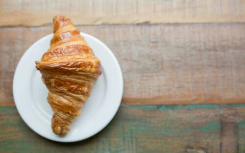 Im Herzstykke gibt es XL-Croissants / ©Unsplash/Kaley Dykstra