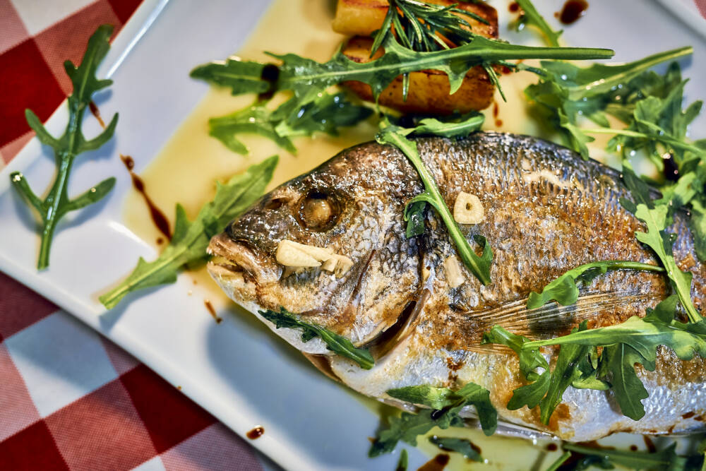 Karierte Tischdecken und Toskana-Impressionen an der Wand: Das La Locanda ist ein Klassiker unter den Italienern in der Innenstadt / ©Marc Sill