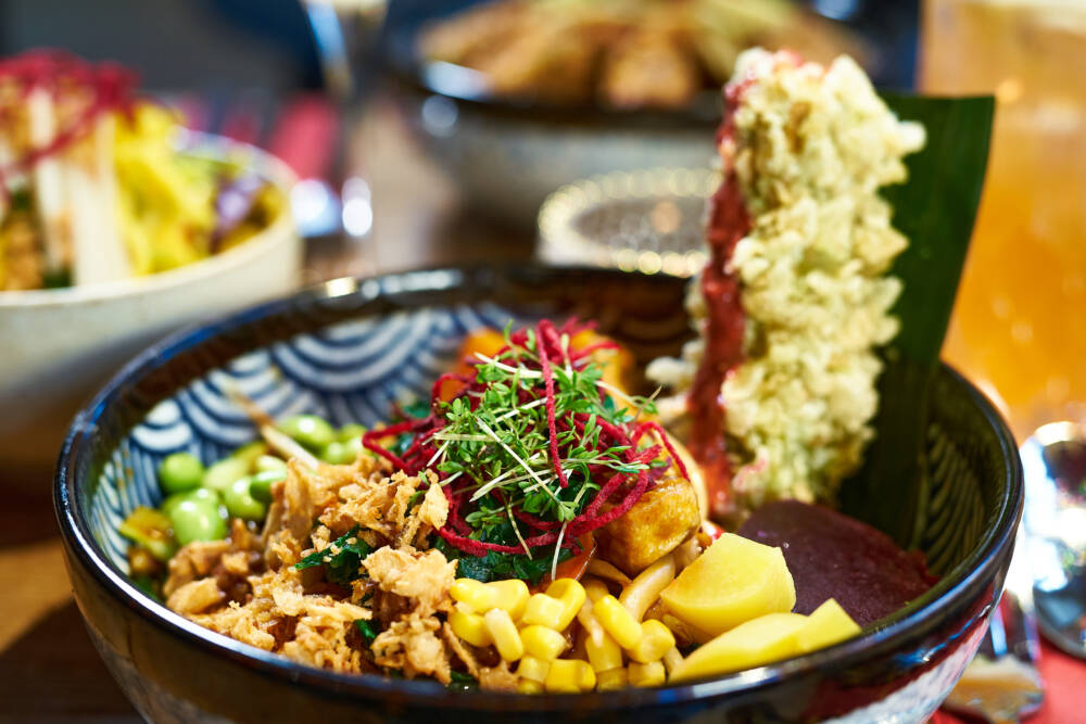 Ästhetisch und lecker: die bunten Bowls bei Aomame / ©Marc Sill