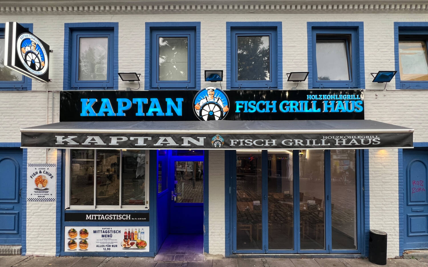 Am Alma-Wartenburg-Platz serviert das Team des Kaptan Fisch Grill Haus türkische Fischgerichte / ©Erik Brandt-Höge