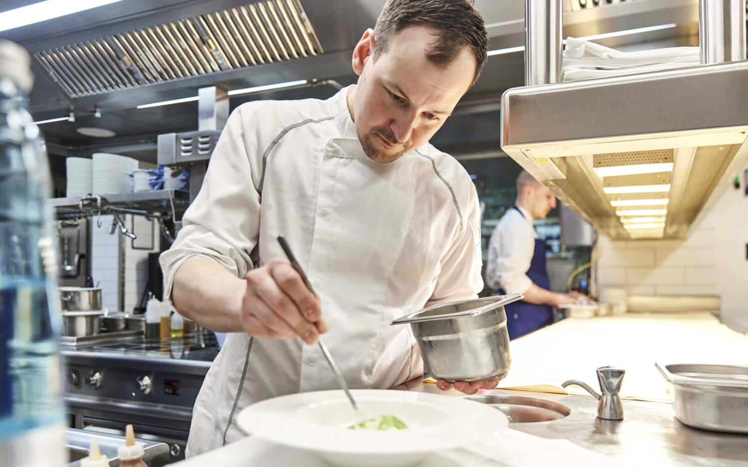 Ehemaliger Küchenchef des Restaurant Atlantic Alexander Mayer ergatterte im März 2024 mit seinem Team einen Michelin-Stern  /©Hotel Atlantic Hamburg / Anna-Lena Ehlers