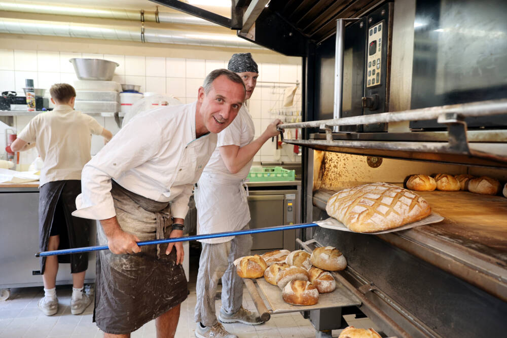 In Pierre Ouvrards Backstube werden Baguettes, Brote, Croissants und vieles mehr täglich produziert / ©Melanie Dreyssee