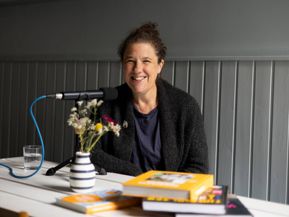 Tina Olufs und ihr Team kochen beim Mittagstisch nach den Rezepten aus den Kochbüchern / ©Johanna Zobel