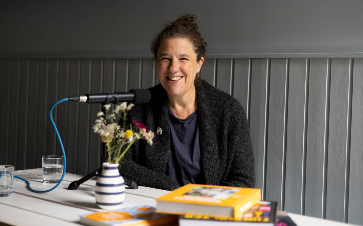 Tina Olufs und ihr Team kochen beim Mittagstisch nach den Rezepten aus den Kochbüchern / ©Johanna Zobel