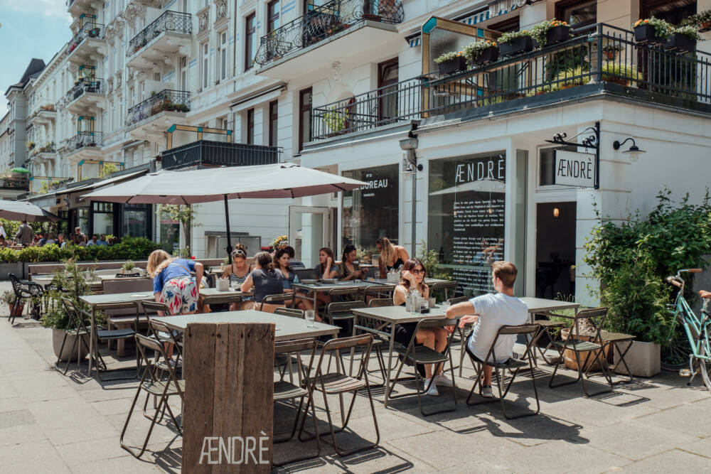 Das vegane ÆNDRÈ Deli hat auch eine wunderbare Terrasse / ©Marc Sill