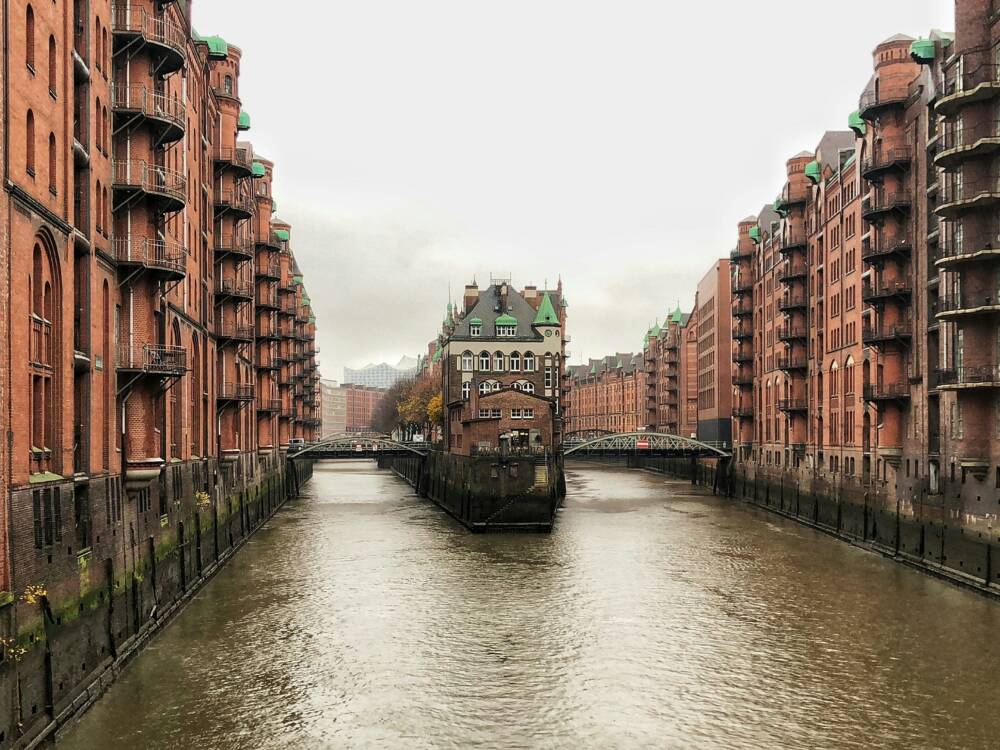 Das Wasserschloss beherbergt einen der schönsten Teeläden Hamburgs / ©unsplash/Elea Bank