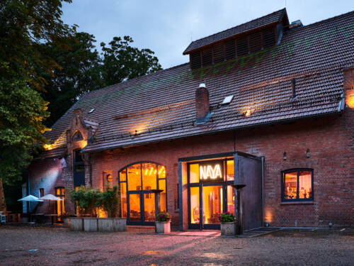 Fine Dining in einer umgebauten Scheune: Das Naya in Poppenbüttel überzeugt schon vor dem Eintreten / ©Restaurant Naya