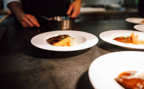 Hat sich inzwischen zu einer festen Fine-Dining-Größe in der Lübecker Bucht gemausert: das Carls Travemünde/ ©DSR Hotel