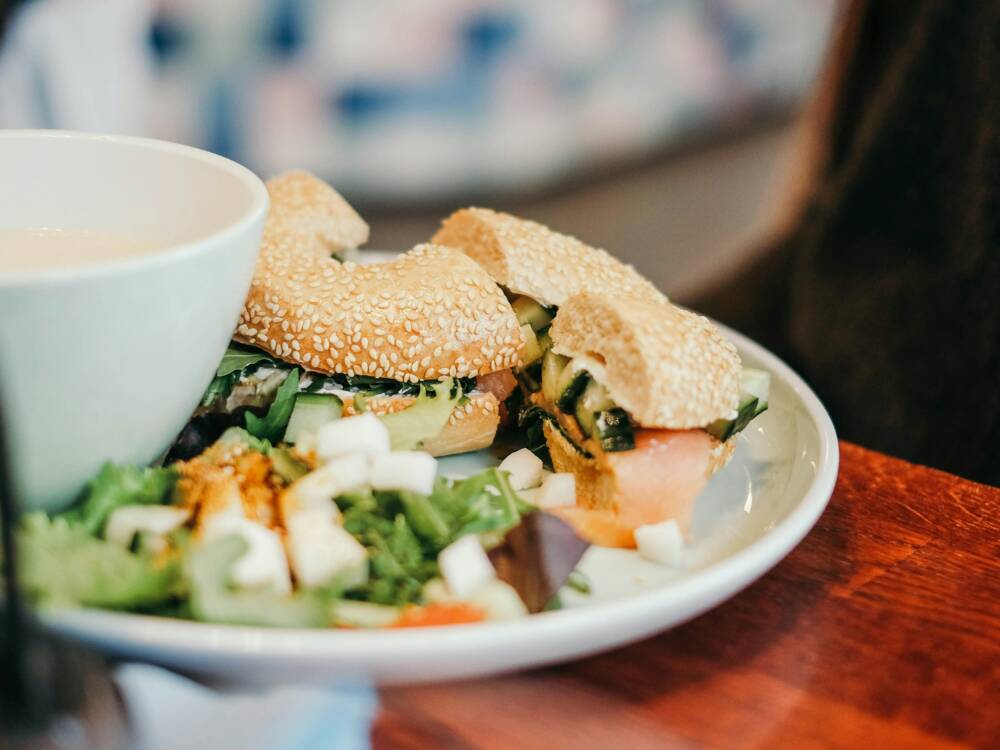 Im Pop-up Big Boy Bagles gibt es Bagels und Kaffee / ©Unsplash/Massimo Rinaldi