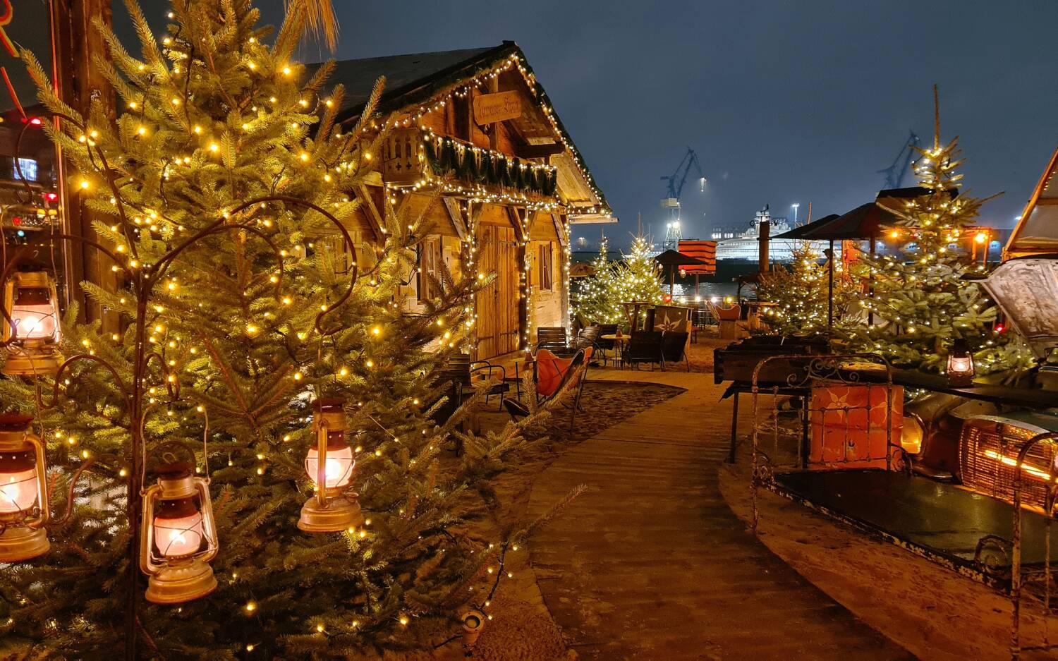 Mit dem Winter kehren zahlreiche und genussvolle Events in die Hansestadt ein und sorgen für schönstes Winter-Feeling /©Wintermarkt Strand Pauli, Lydia Stach