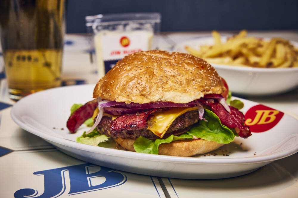 Beim Hamburger Original Jim Block gibt’s saftige Burger und knackige Sides /©Anna-Lena Ehlers