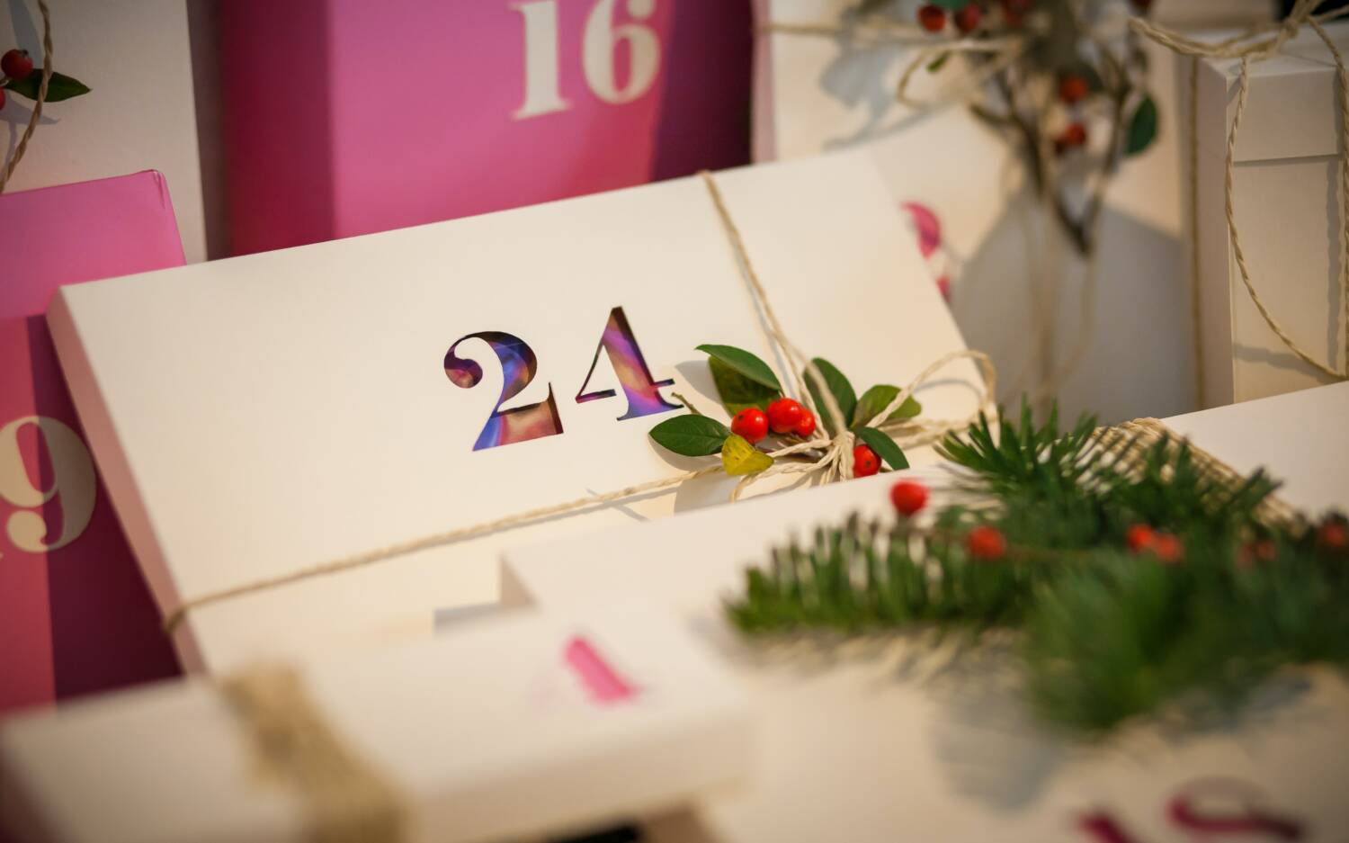 Der Genuss-Guide Adventskalender 2024 hält 24 Türchen mit genussvollen Gewinnen bereit /©Unsplash/Jan Romero