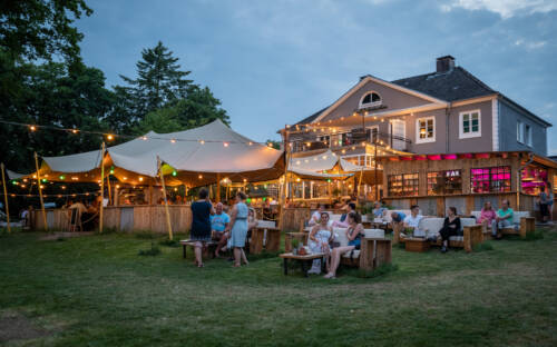 Der legendäre Biergarten des Goldschätzchen in Prisdorf ist im Sommer ein beliebtes Ziel / ©Chris Hartwich